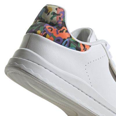 11. Adidas Court Silk W GZ9687 Schuhe