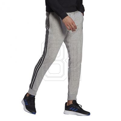 3. adidas Essentials Fleece M GK8824 Hose