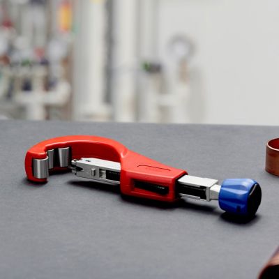 49. Knipex 90 31 03 BK Handrohrschneider