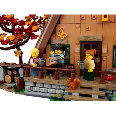 5. LEGO Ideas 21338 A-Frame Hütte
