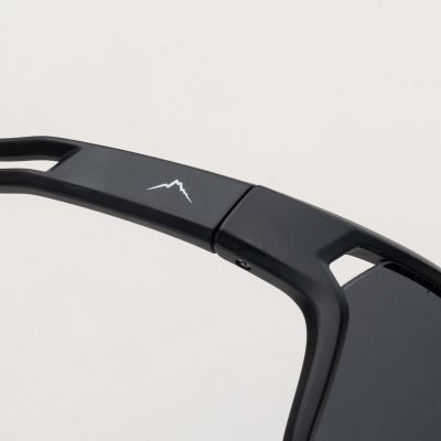 4. NEVIS II Brille