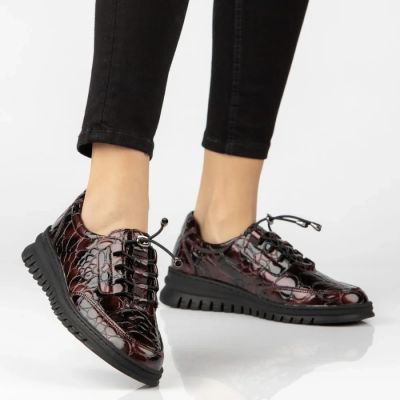 8. Damen-Halbnoten aus Leder mit Keilabsatz, lackiertes Krokodilleder in Burgunderrot, Filippo DP8102