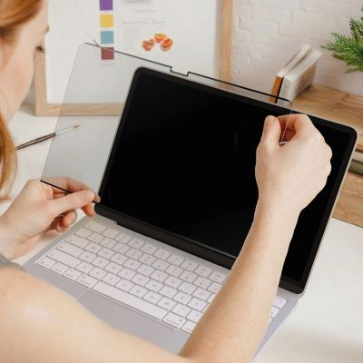 6. AmazingThing Radix MagClear Folie für MacBook Neo 13"