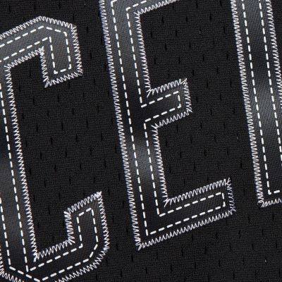 3. Mitchell & Ness NBA Contrast 2K Swingman-Trikot Celtics 2007 Kevin Garnett M TFSM6784-BCE07KGABLCK