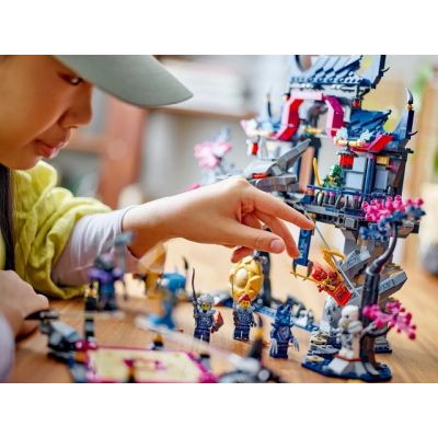 6. LEGO Ninjago 71813 Wolfsmasken-Schatten-Dojo