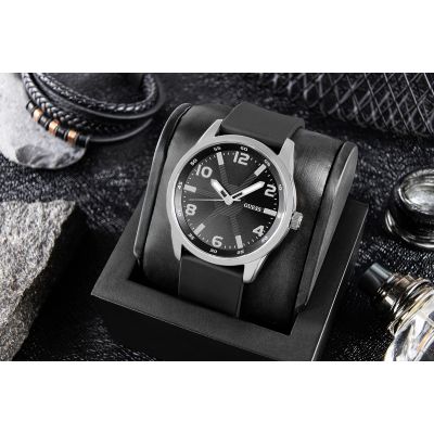 5. Guess Herrenuhr Monte GW0805G1 + Box