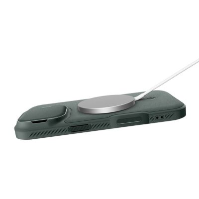 7. Spigen Optik Armor MagSafe iPhone 17 Hülle - Grün