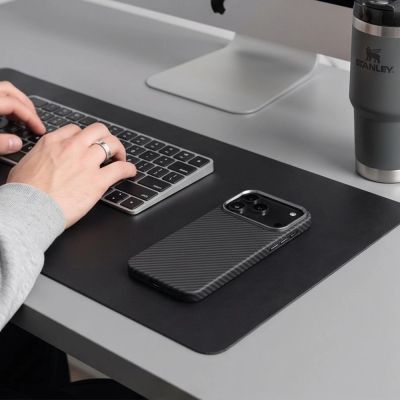 7. Tech-Protect Ion Carbon MagSafe Hülle für iPhone 18 Pro Max / 17 Pro Max – Schwarz und Silber