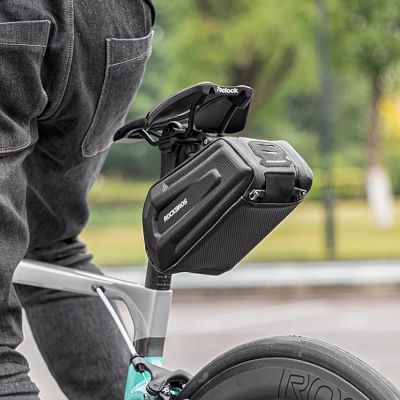 8. Rockbros B69 Fahrradsatteltasche 1,8l mit Easy-Release-System – Schwarz