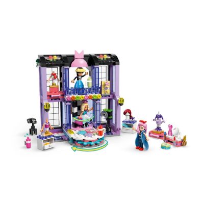 4. LEGO Friends 42685 Heartlake Modenschau