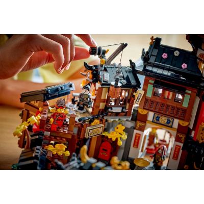 19. LEGO 71861 Ninjago – Altstadt – 15. Jubiläum