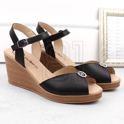 11. Filippo W PAW526B schwarze Keilsandalen aus Leder mit Verzierung