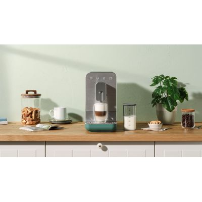 32. SMEG BCC13EGMEU Kaffeemaschine