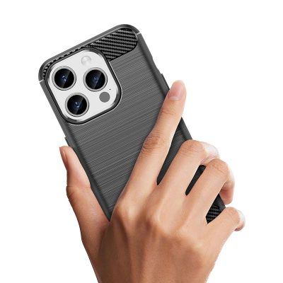 8. Flexible Carbon-Musterhülle für iPhone 15 Pro Carbon Case – Schwarz