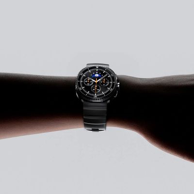 13. Spigen WBS2 Armband für Samsung Galaxy Watch 40/44/46 mm – Schwarz