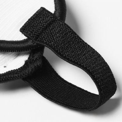 5. adidas 651879 Fußball-Knöchelschützer