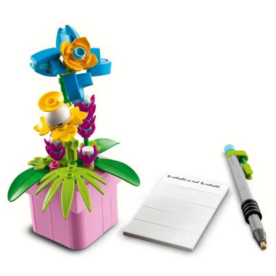 4. LEGO Creator 3-in-1 31169 – Schreibmaschine mit Blumen