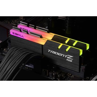 4. G.SKILL TridentZ RGB F4-3600C18D-16GTZRX Speicherkit (DDR4; 2 x 8 GB; 3600 MHz; CL18)