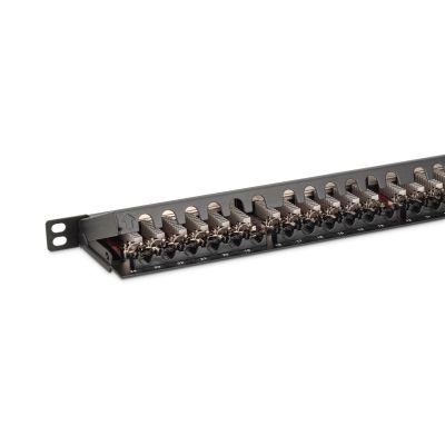 8. Hochdichtes Patchpanel 19 Zoll, 24x RJ45, LSA-Level, Cat. 6A, geschirmt, 0,5 HE, schwarz, Kabelführung