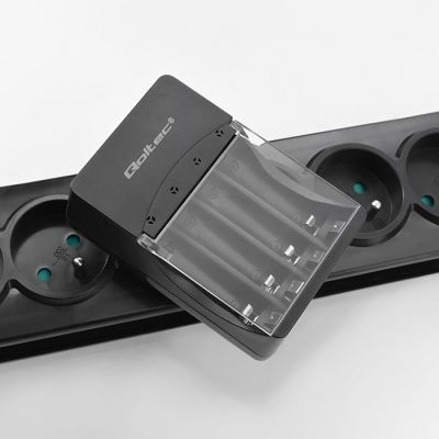 5. QOLTEC Ladegerät für Ni-MH-Akkus Typ R03/AAA und R06/AA | 300 mA