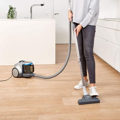 12. Black+Decker BXVML700E (700W) Beutelloser Staubsauger