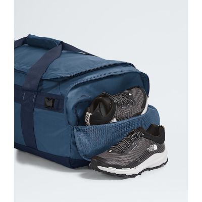 6. The North Face Base Camp Voyager Reisetasche 62L, recycelter Kunststoff, thermoplastische Polyurethan-Elastomere (TPU), Blau