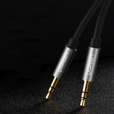 6. Ugreen AV119 10733 Audiokabel Miniklinke 3,5 mm / Miniklinke 3,5 mm 1 m – Schwarz