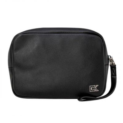 5. Calvin Klein Jeans – Kleine Tasche mit Plakette K50K508221