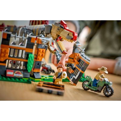7. LEGO Jurassic World 77982 – Spinosaurus-Flucht