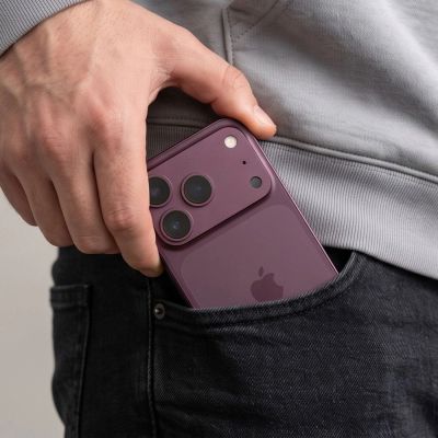7. Tech-Protect Camfull Fit+ Displayschutzfolie aus gehärtetem Glas für iPhone 18 Pro – Burgunderrot