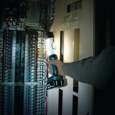 2. 18V Li-Ion DML806 MAKITA wiederaufladbare Taschenlampe