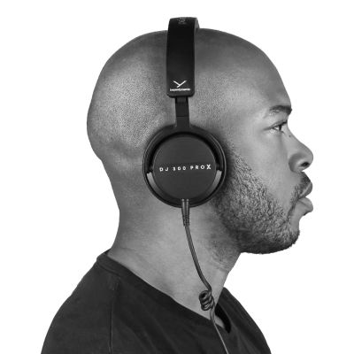 10. Beyerdynamic DJ 300 PRO X – Professioneller DJ-Kopfhörer mit zwei Paar Ohrpolstern