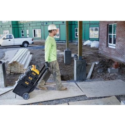 4. DEWALT DCB104 4-Wege-Multivolt-8A-XR-Ladegerät