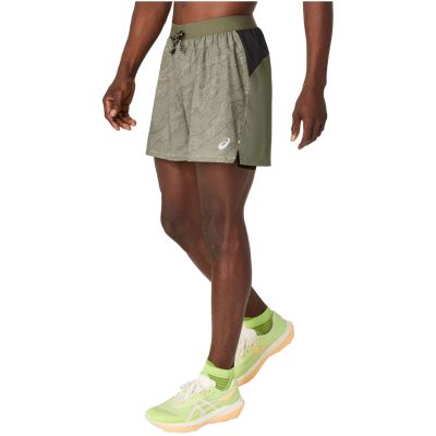 2. ASICS Fujitrail All Over Print 5IN Short 2011D392-300 Grün L