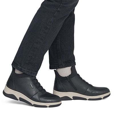 12. Schwarze, gefütterte Damen-Ankle-Boots aus Leder von Rieker (Modell L5651-01)