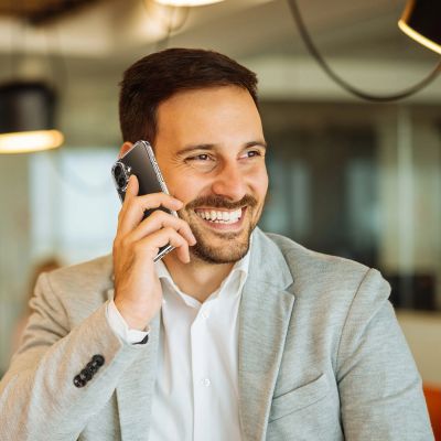 9. Dux Ducis Clin Hülle für iPhone 17 – Transparent