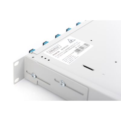 4. 19-Zoll-Patchpanel ohne Frontplatte, 1 HE, verschiebbar, Kabelverschraubungen PG13,5 und PG16, Kabelbinder/Halterungen, grau