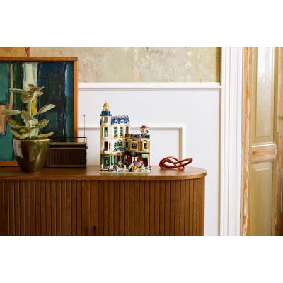 7. LEGO Icons 11371 – Einkaufsstraße