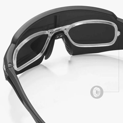 5. Rockbros Polarisierte Fahrradbrille mit UV-Schutz und Korrektureinsatz 14120008006 Graue Gläser - Schwarz