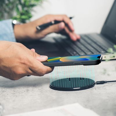 13. Dux Ducis Fino Hülle aus Nylon für iPhone 14 Plus rot