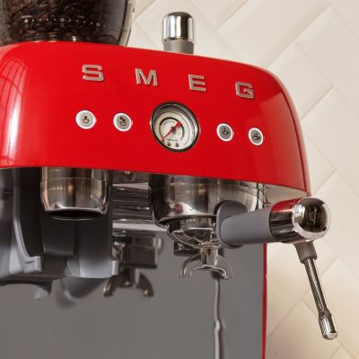26. Smeg EGF03RDEU Kaffeemaschine, manuelle Espressomaschine, 2,4 l
