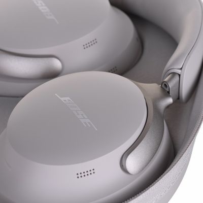 18. Bose QC Ultra weiße Kopfhörer