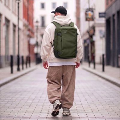 14. Tech-Protect Defender S70 RYANAIR & WIZZAIR 24L Laptop-Rucksack – Dunkelgrün