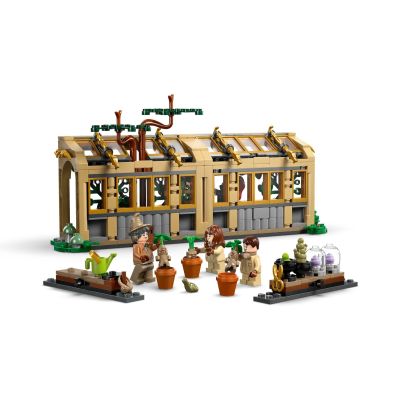 5. LEGO Harry Potter 76445 Schloss Hogwarts: Kräuterkundeunterricht