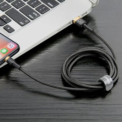 6. Baseus Cafule USB-A / Lightning 2A QC 3.0 Kabel 3 m - Schwarz und Gold