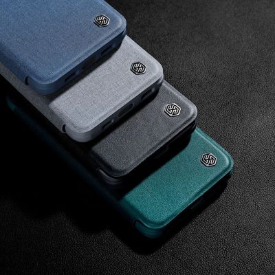 19. Nillkin Qin Cloth Pro Case Hülle für iPhone 14 Plus Kamera Cover Holster Cover Flip Case Blau