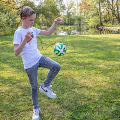8. VIRTUFIT FUSSBALLTRAINER - BALL MIT SEIL