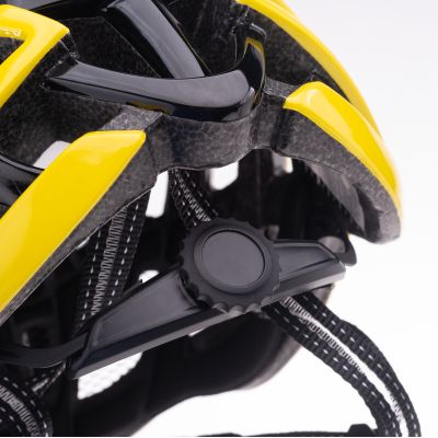 3. PELETON Helm