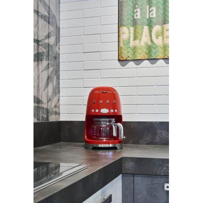 6. SMEG Kaffeemaschine Modell DCF02RDEU rot