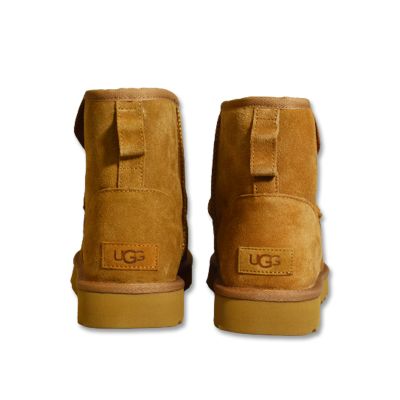4. UGG W Classic Mini Bailey Zip Damen-Schneestiefel - 1151230-CHE